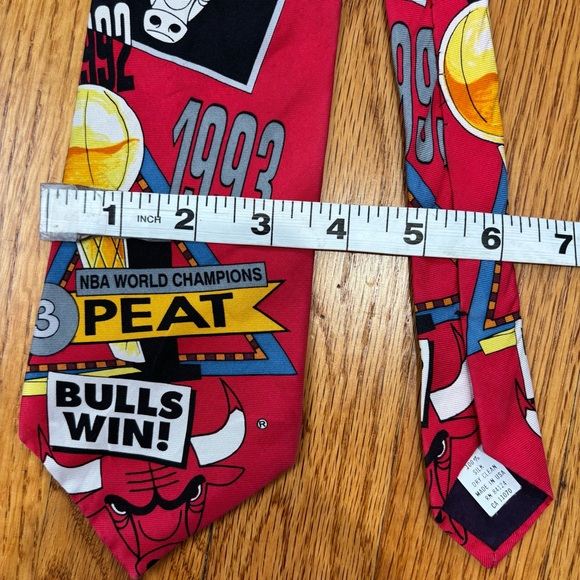 Rm Style Chicago Bulls NBA Red Silk Neck Tie 3 Peat Champions Vintage 1993 USA - Picture 8 of 14